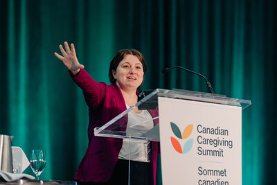Liv Mendelsohn La directrice exécutive du CCEA, Liv Mendelsohn, prononce un discours lors du Sommet 2023 à Ottawa, en Ontario. (Groupe CNW/Azrieli Foundation (The Canadian Centre for Caregiving Excellence))